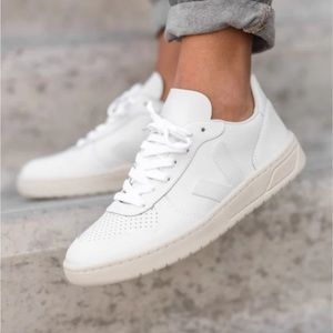 Veja V-10 Sneakers 37